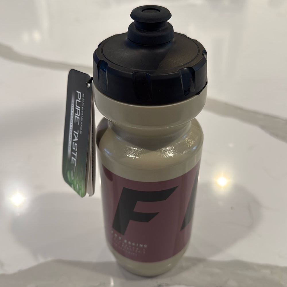Fox Puriat bottle, size 22 oz